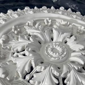 An up close look at our vented TR28V ceiling rose, featuring Victorian and acanthus leaf patterns.

#allplasta #silvercornices #tdplastering #vented #ventedceilingrose #ceilingrose #victorian #acanthusleaf #patterned #decorative #madetoorder #plaster #quality #handmade